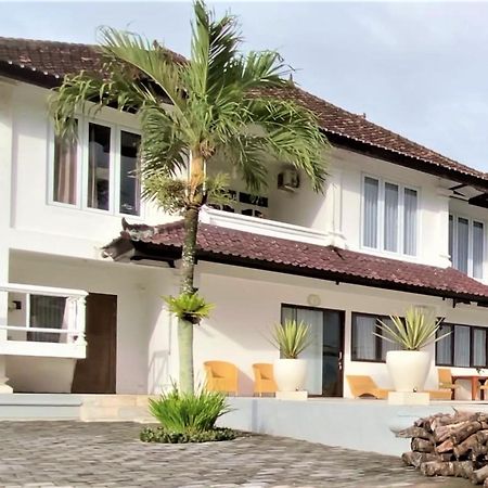 Medewi Manor Aparthotel Airsatang Eksteriør bilde