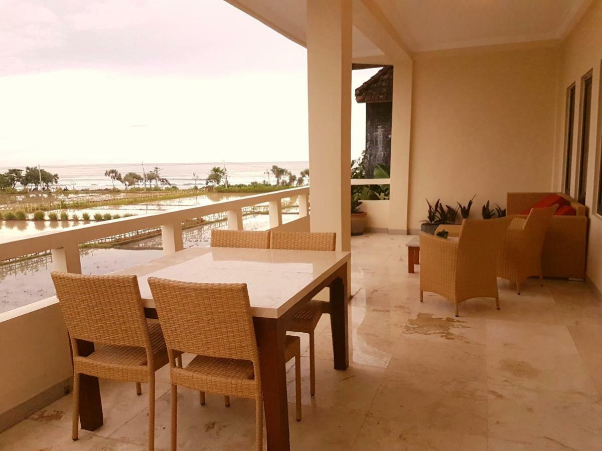 Medewi Manor Aparthotel Airsatang Eksteriør bilde